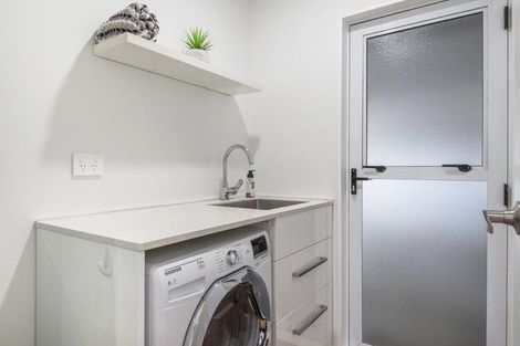 Photo of property in 1/18 Altair Place, Windsor Park, Auckland, 0632