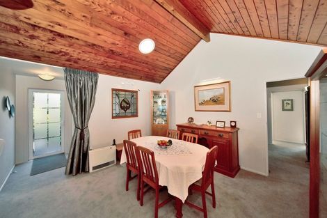 Photo of property in 6a Spencer Place, Merrilands, New Plymouth, 4312