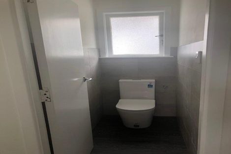 Photo of property in 16 Parrs Cross Road, Henderson, Auckland, 0612