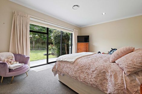 Photo of property in 11 Links Drive, Waiwhakaiho, New Plymouth, 4312