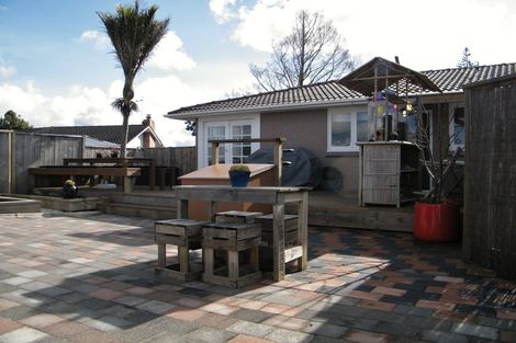 Photo of property in 32 Cardiff Road, Pakuranga, Auckland, 2010