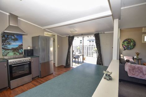 Photo of property in 6 Davy Street, Carterton, 5713