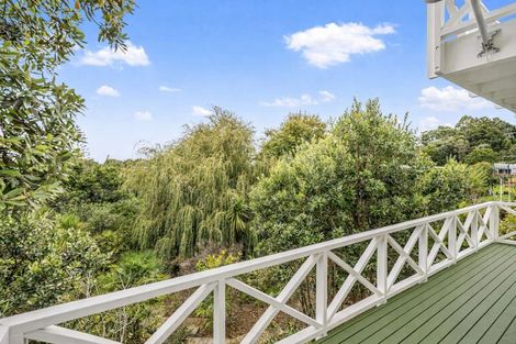 Photo of property in 11 Moffat Road, Red Beach, 0932