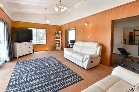 Photo of property in 31 Hammond Avenue, Hatfields Beach, Orewa, 0931