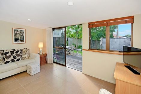 Photo of property in 1/90 Target Road, Totara Vale, Auckland, 0629