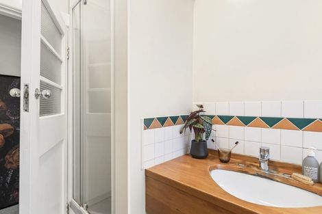 Photo of property in 20e Portland Crescent, Thorndon, Wellington, 6011