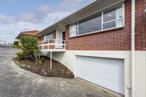 Photo of property in 2/28 Uxbridge Road, Mellons Bay, Auckland, 2014