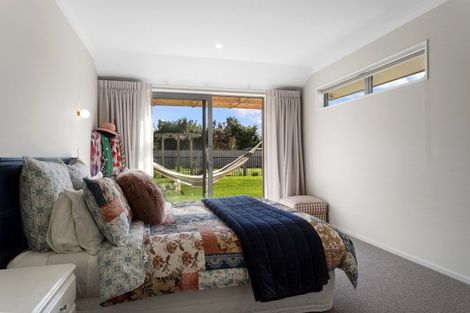 Photo of property in 6 Hunter Lane, Amberley, 7410