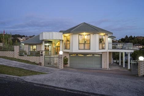 Photo of property in 12 Pistachio Place, Goodwood Heights, Auckland, 2105