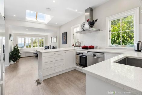 Photo of property in 17 Northland Road, Northland, Wellington, 6012