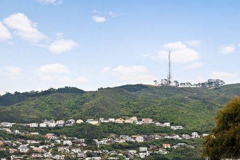 Photo of property in 5 Omega Street, Newlands, Wellington, 6037