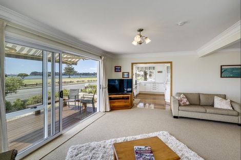Photo of property in 18 The Esplanade, Westshore, Napier, 4110