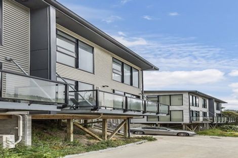 Photo of property in 15 Ara Patukawenga, Tawa, Wellington, 5028