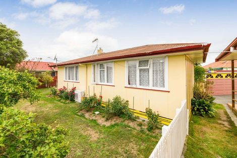 Photo of property in 7 Exeter Crescent, Takaro, Palmerston North, 4412