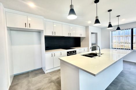 Photo of property in 4 Rockpool Road, Orewa, 0931