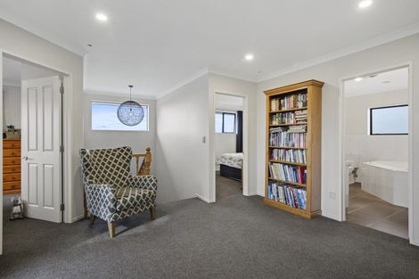 Photo of property in 32 Lough Bourne Drive, Pukekohe, 2120