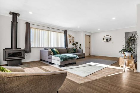 Photo of property in 36 Mandalay Place, Waiuku, 2123