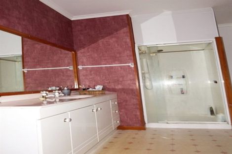 Photo of property in 2 Gloucester Street, Takaro, Palmerston North, 4412