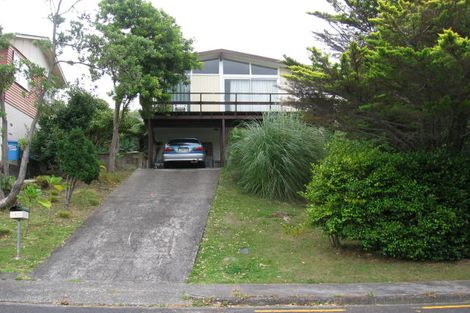 Photo of property in 1 Heather Place, Sunnynook, Auckland, 0620