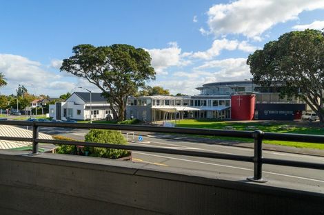 Photo of property in 204a Devonport Road, Tauranga, 3110