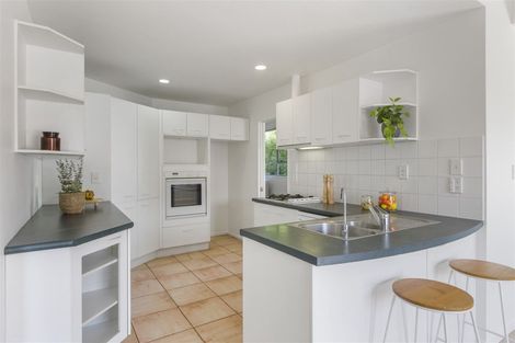 Photo of property in 17 Mandeville Place, Unsworth Heights, Auckland, 0632