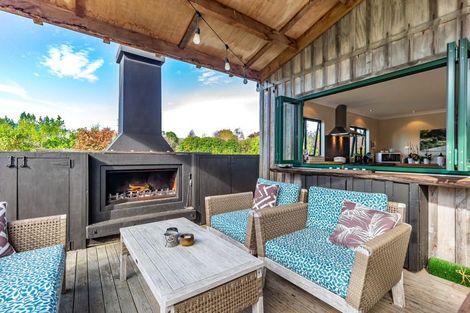 Photo of property in 389 Tararua Road, Levin, 5571