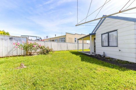 Photo of property in 75 Hillcrest Drive, Kelvin Grove, Palmerston North, 4414