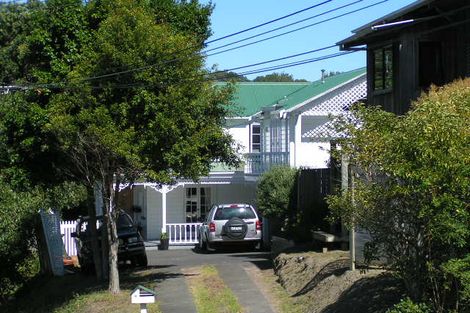 Photo of property in 9b Council Terrace, Northcote Point, Auckland, 0627