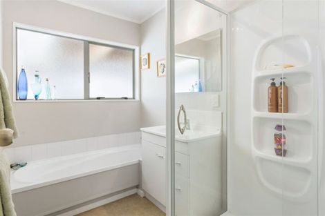 Photo of property in 120 Glen Road, Ranui, Auckland, 0612