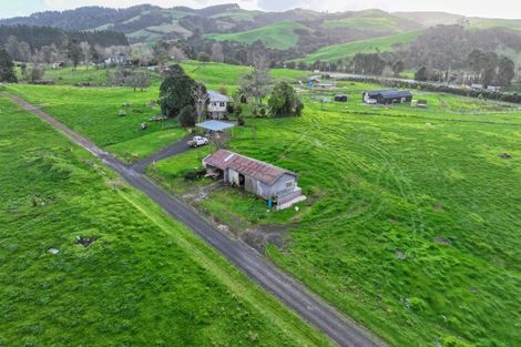 Photo of property in 8 Old Barn Road, Waitakaruru, 3576