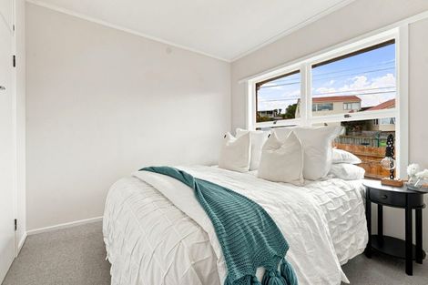 Photo of property in 1/497 Beach Road, Murrays Bay, Auckland, 0630