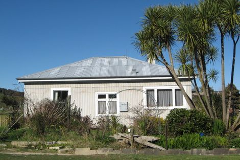 Photo of property in 6 Stewart Street, Hunterville, 4730