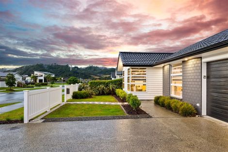 Photo of property in 5 Aporo Drive, Kumeu, 0810