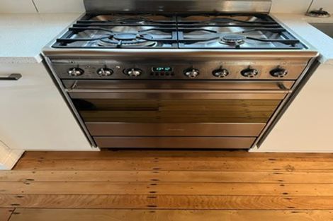 Photo of property in 802 West Coast Road, Oratia, Auckland, 0604