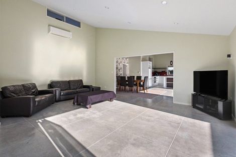 Photo of property in 6 Breaker's Crescent, Waihi Beach, 3611