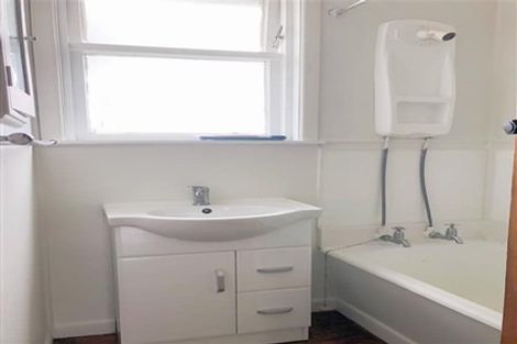 Photo of property in 81 Woodglen Road, Glen Eden, Auckland, 0602