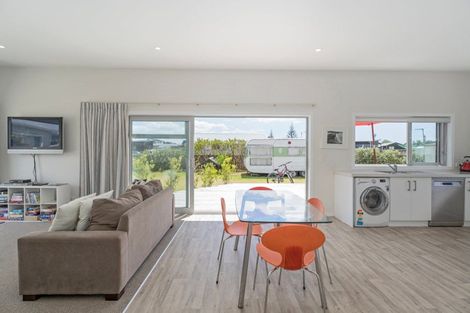 Photo of property in 107 Taupata Way, Matarangi, Whitianga, 3592