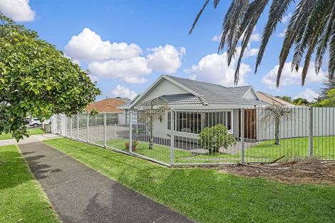Photo of property in 1 Driscoll Place, Farm Cove, Auckland, 2012