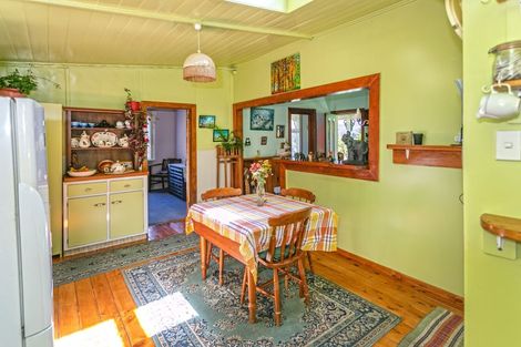Photo of property in 80 Oxford Terrace, Coromandel, 3506