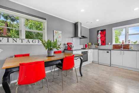 Photo of property in 76 Grays Road, Camborne, Porirua, 5026