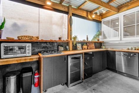 Photo of property in 35 Belt Road, Moturoa, New Plymouth, 4310