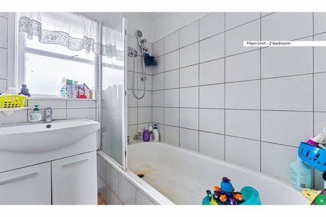 Photo of property in 2/8 Chartwell Avenue, Glenfield, Auckland, 0629