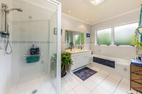 Photo of property in 20 Lothian Brae, Wattle Downs, Auckland, 2103