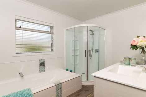 Photo of property in 30 Kenrigg Road, Kinloch, Taupo, 3377