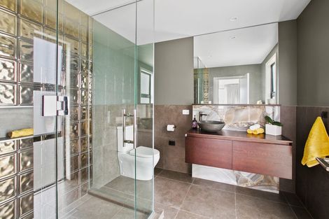 Photo of property in 2/11a Baring Terrace, Strandon, New Plymouth, 4312