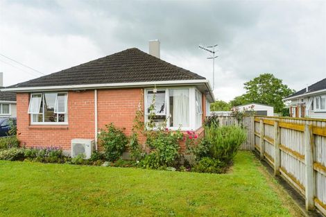 Photo of property in 27 Holland Crescent, Bulls, 4818