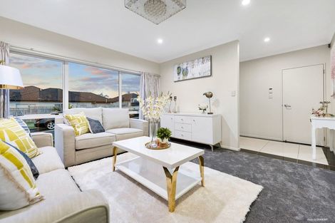 Photo of property in 1 Stamford Crescent, Flat Bush, Auckland, 2019