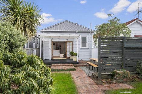 Photo of property in 5 Te Whiti Street, Kilbirnie, Wellington, 6022