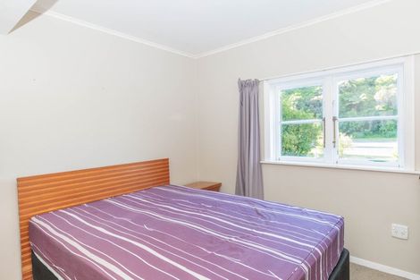 Photo of property in 92 Newlands Road, Newlands, Wellington, 6037
