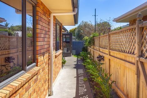 Photo of property in 7 Rarawa Place, Vogeltown, New Plymouth, 4310